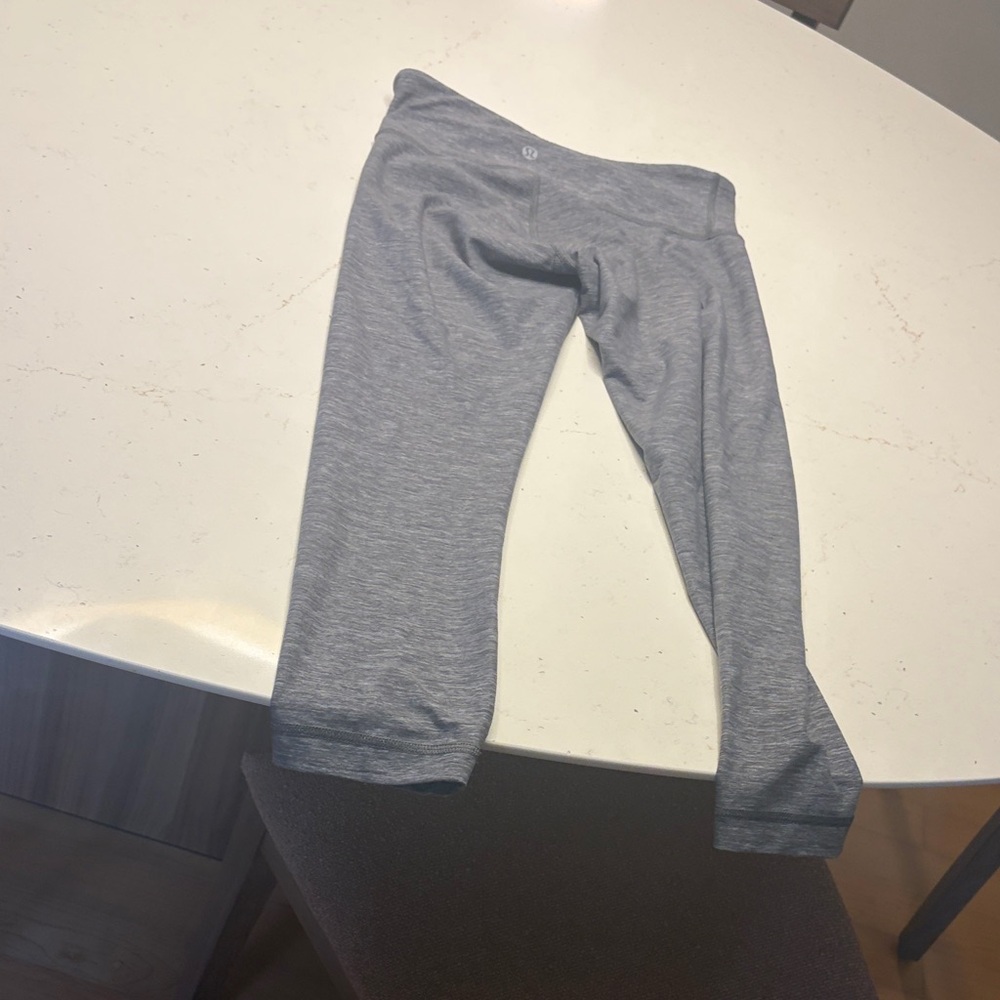 Lululemon grey leggings size 4 - Picture 2 of 4